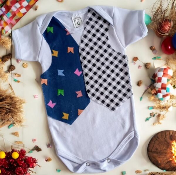 Body Menino Festa Junina camisa bandeirinhas